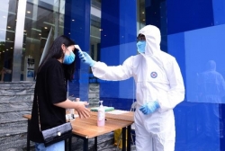 Hà Nội: Mỗi bệnh nhân nặng chỉ được một người chăm sóc và hạn chế đến thăm