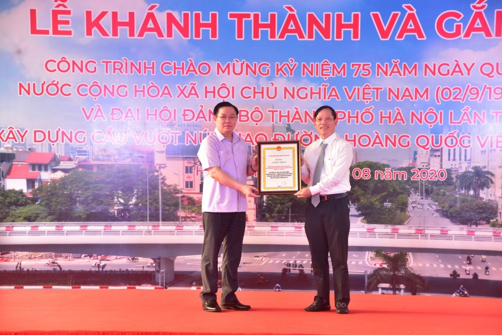 khanh thanh du an cau vuot tai nut giao duong hoang quoc viet nguyen van huyen