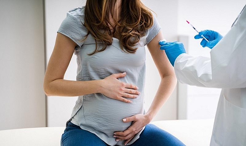 Bộ Y tế sửa đổi hướng dẫn, cho phép phụ nữ có thai trên 13 tuần tiêm vắc xin Covid-19