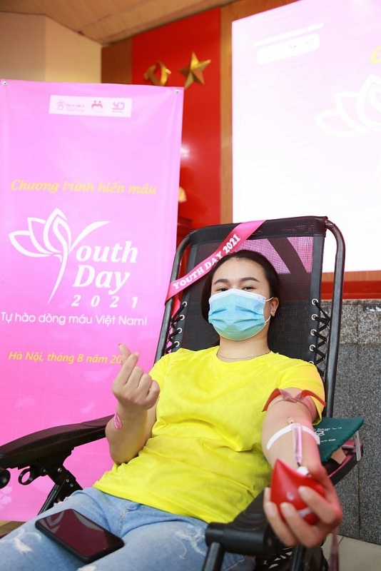 Youth Day 2021: Trao những giọt hồng hi vọng mùa dịch Covid-19