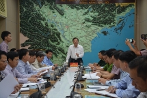 Áp thấp "kép" dị thường, miền Trung hứng mưa đến 700mm