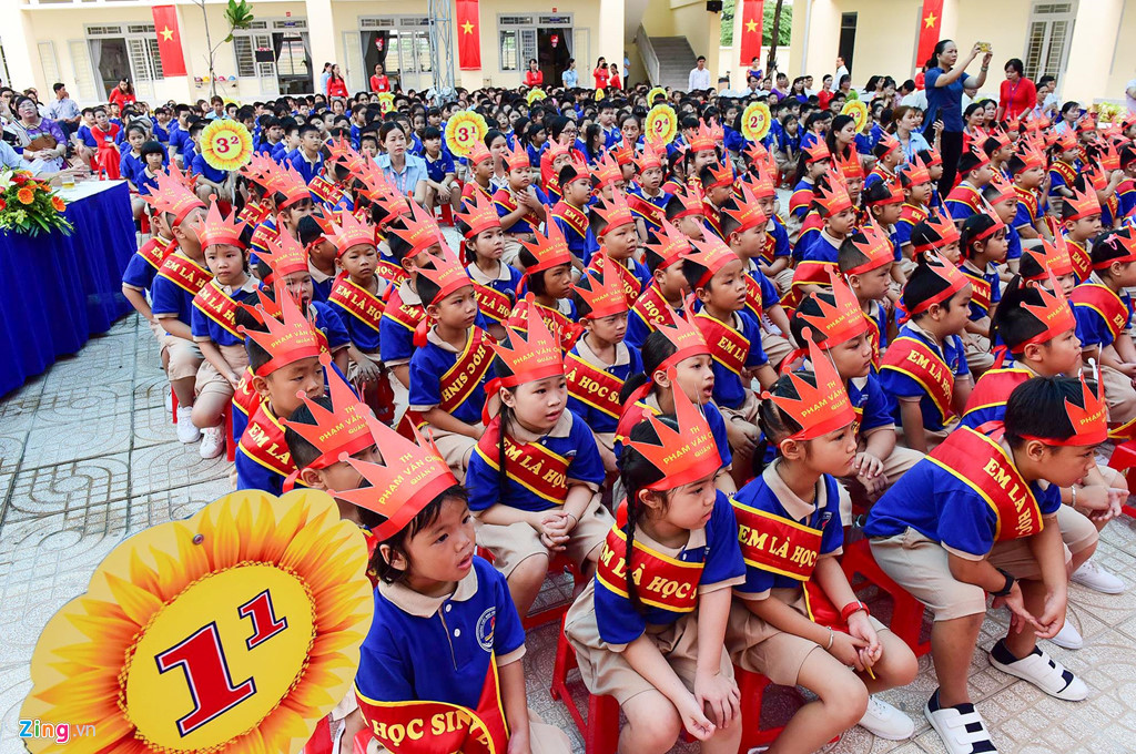 tha chim bo cau thay bong bay trong le khai giang som o sai gon