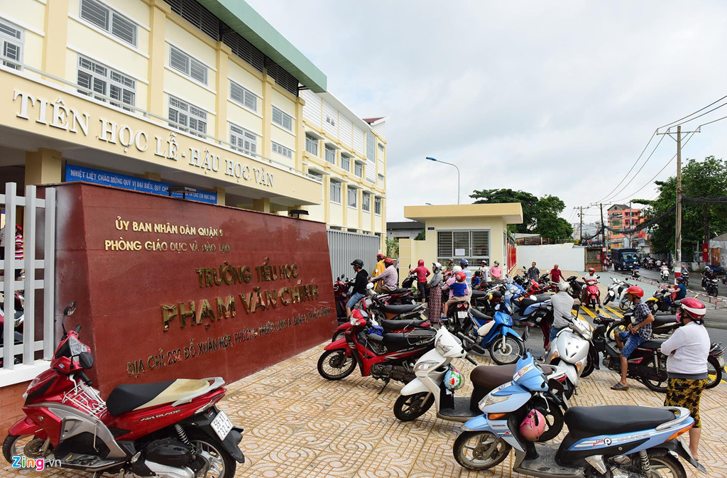 tha chim bo cau thay bong bay trong le khai giang som o sai gon