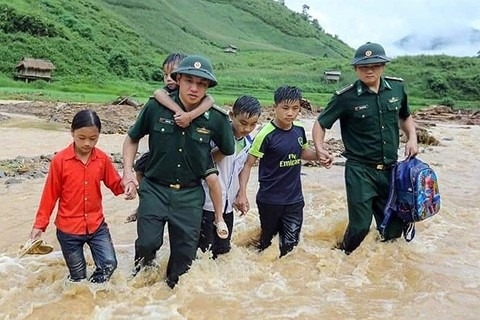 Thủ tướng đề nghị đảm bảo an toàn cho học sinh vùng mưa lũ miền Trung