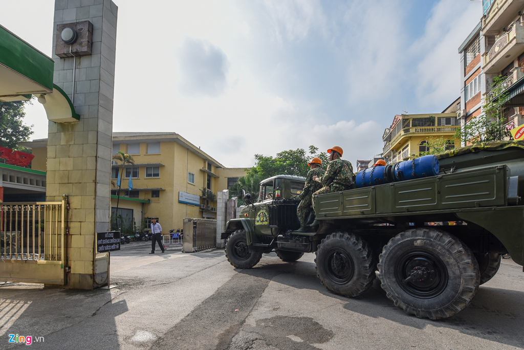 dan xe quan doi den rang dong tay doc