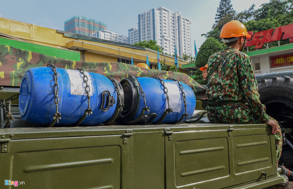 dan xe quan doi den rang dong tay doc