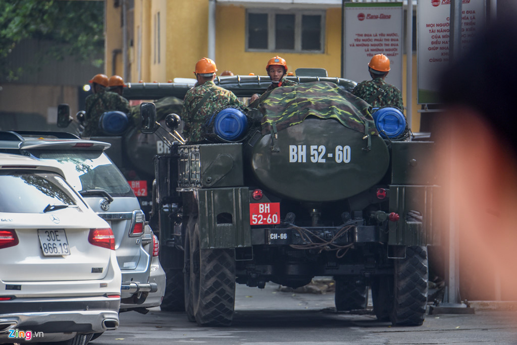 dan xe quan doi den rang dong tay doc