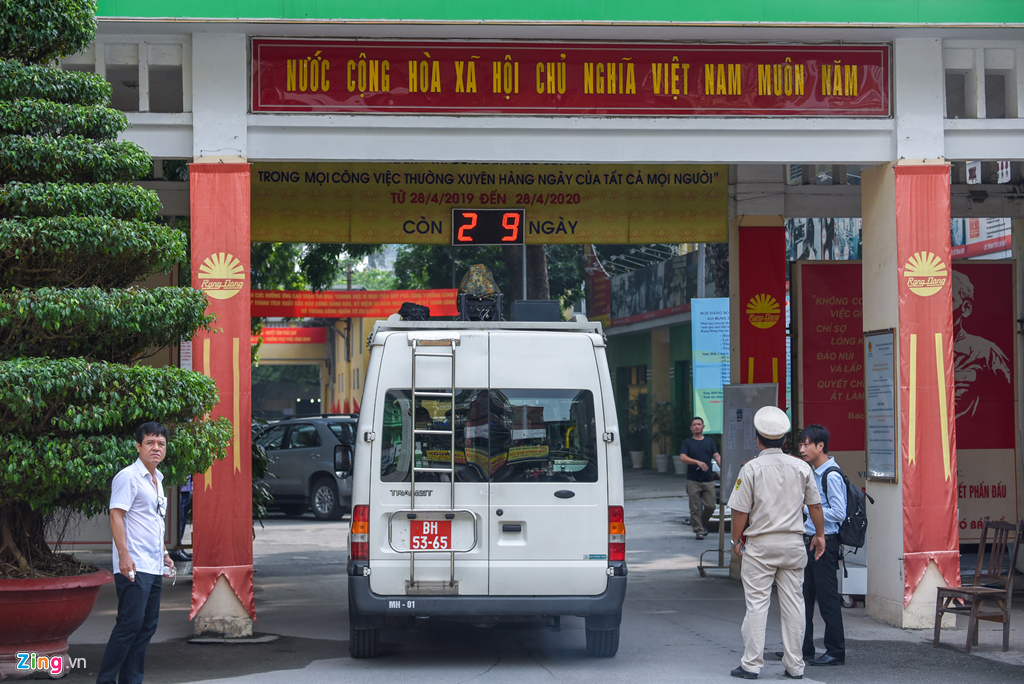 dan xe quan doi den rang dong tay doc