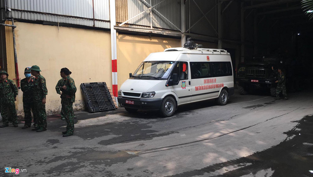 dan xe quan doi den rang dong tay doc