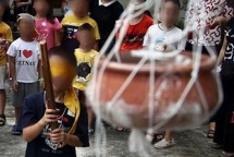 Bé gái 10 tháng bị thủng củng mạc vì mảnh vỡ của trò chơi Trung thu