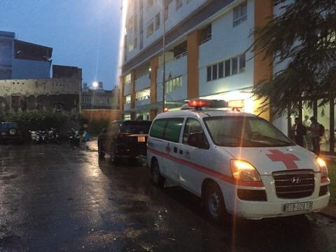 Bảo vệ chung cư rơi từ tầng 18 khi bước vào thang máy không có cabin