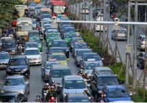 Taxi phù hiệu ngoại tỉnh cài ứng dụng gọi xe hoạt động “chui” tại Hà Nội