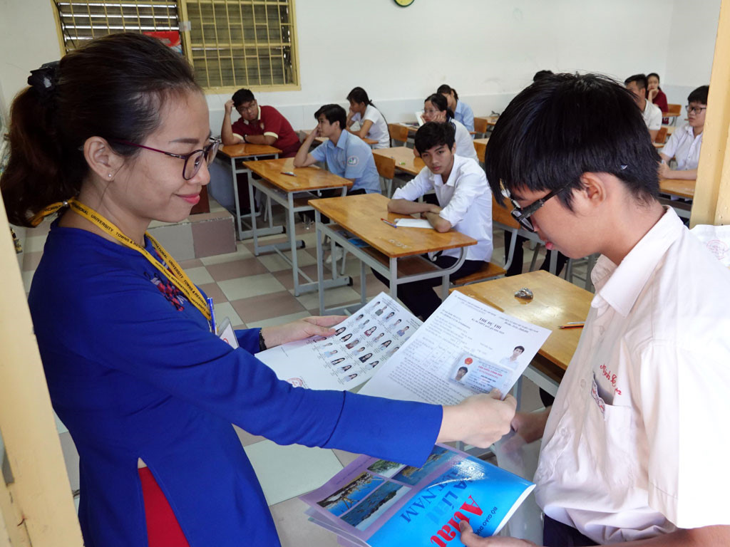 doi moi ky thi thpt rac thai tran duong va o nhiem khong khi