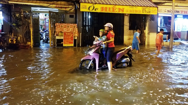 trieu cuong len 168 m lam vo bo bao nhieu nha dan o tphcm bi ngap
