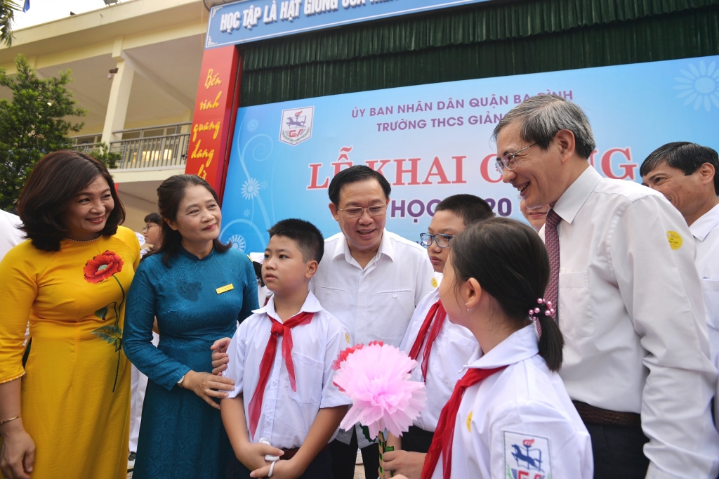 bi thu thanh uy ha noi vuong dinh hue danh trong khai giang nam hoc moi