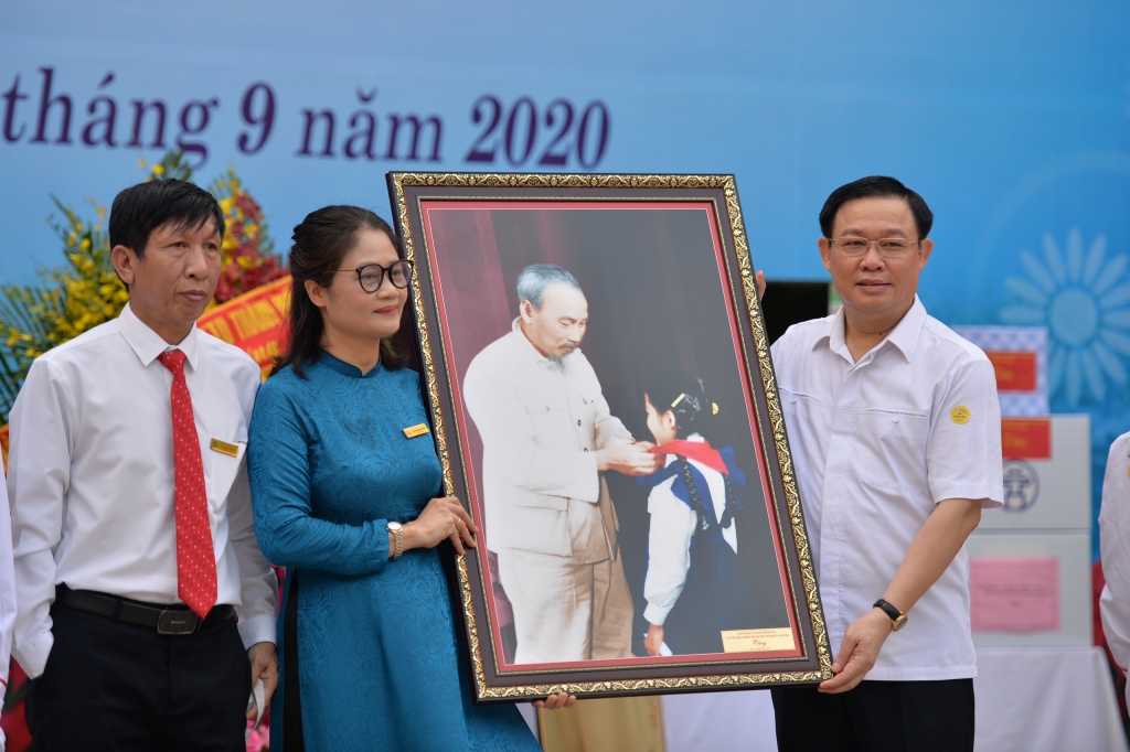 bi thu thanh uy ha noi vuong dinh hue danh trong khai giang nam hoc moi