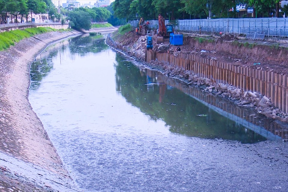 Xử lý ô nhiễm sông Tô Lịch: Mong ước 3 thập kỷ của người dân Hà Nội