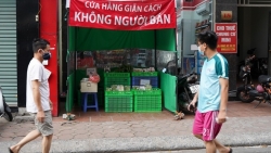 Mua sắm thời Covid-19: Nở rộ quán không người bán, đồ treo ở tay nắm cửa