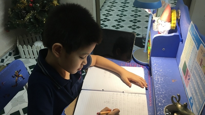 Giữ sức khỏe thể chất, tinh thần khi học trực tuyến