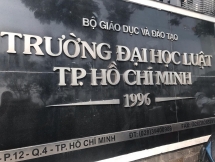 Trường ĐH Luật TP.HCM nợ dây dưa 29 tỷ, tuyển sinh "chui" văn bằng 2
