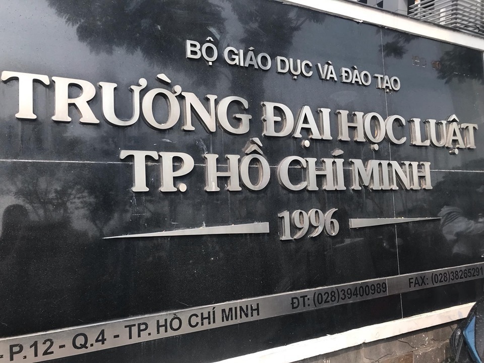 Trường ĐH Luật TP.HCM nợ dây dưa 29 tỷ, tuyển sinh "chui" văn bằng 2