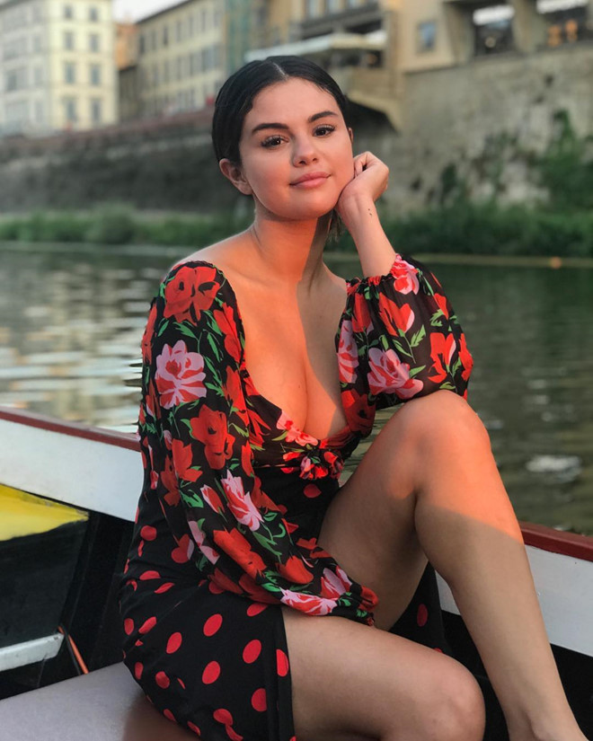 selena gomez da lam gi de lan da dau khong bi bong sach mun