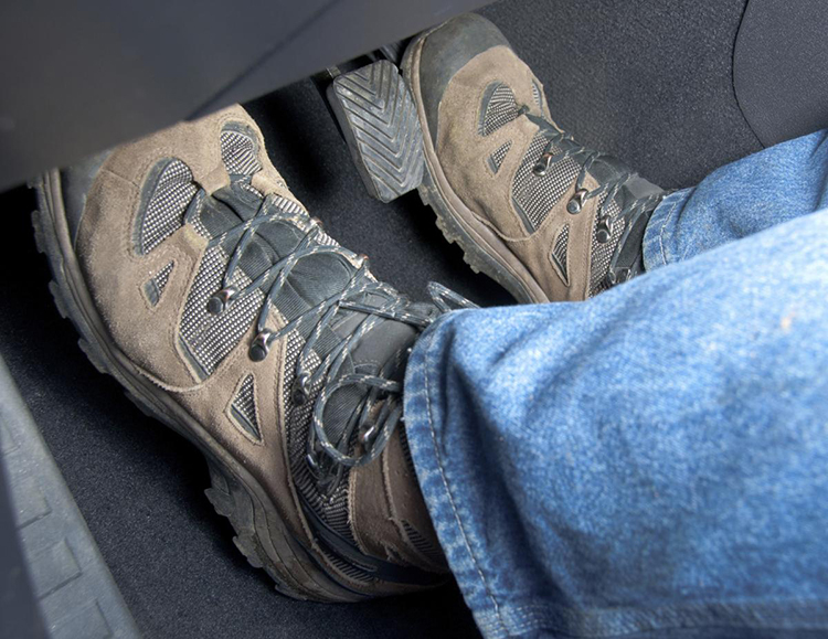 5 lỗi thường gặp khi lái xe số sàn 5 loi thuong gap khi lai xe so san