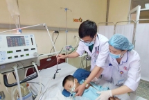 Thoáng đau đầu, bé 8 tuổi hôn mê nguy kịch ngay tại lớp học