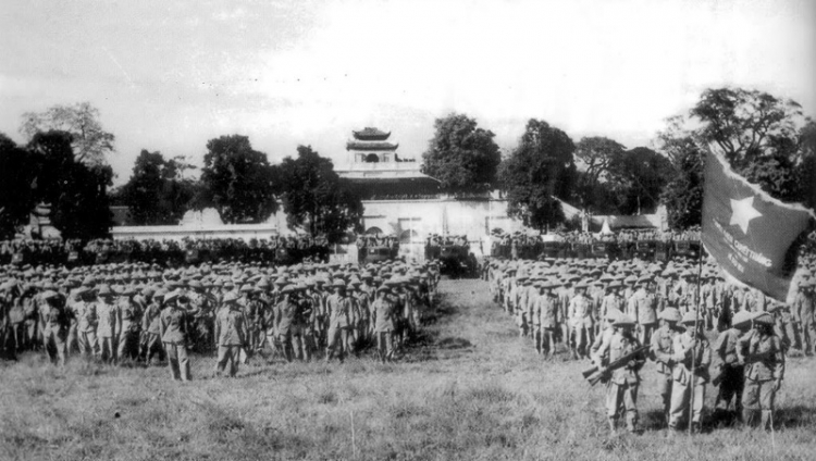 ha noi trung trung quan di nhu song ngay ay va bay gio