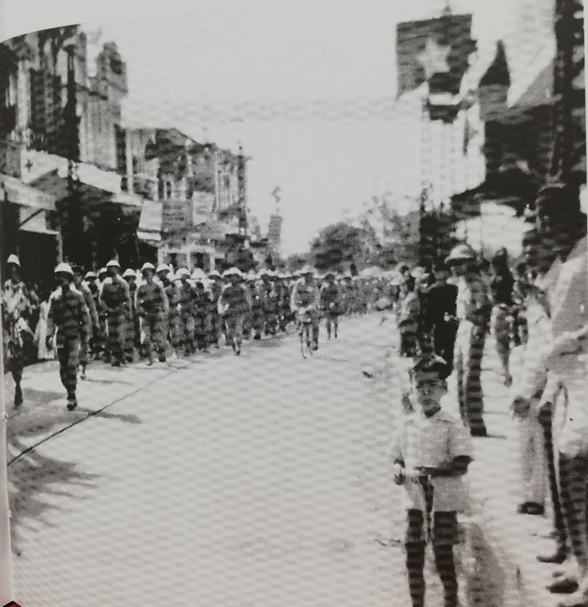 ha noi trung trung quan di nhu song ngay ay va bay gio