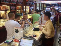 Giá vàng hôm nay 15/10: Chưa kịp giảm sâu, vàng đã quay đầu tăng nhẹ 