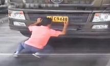 Tài xế tự vẽ biển số giả giống như thật