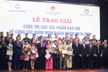 trao giai cuoc thi bao chi viet ve giam ngheo nam 2019