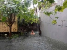 Dự báo thời tiết ngày 17/10: Mưa lớn diện rộng ở Trung Bộ, Hà Nội rải rác có dông