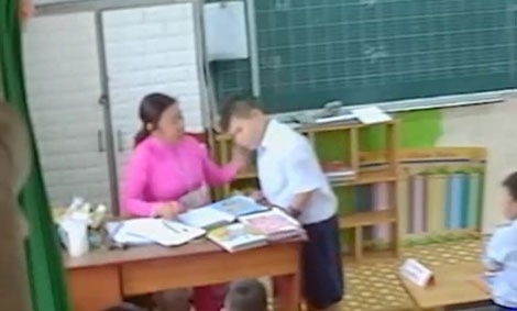Cô giáo bị buộc thôi việc vì đánh học sinh
