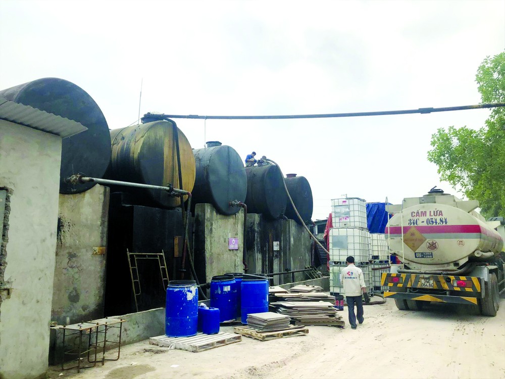 Dầu thải xả vào nguồn nước sạch sông Đà: Xử lý cực kỳ phức tạp