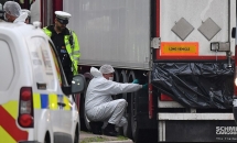 Dấu tay máu trong container chứa 39 thi thể