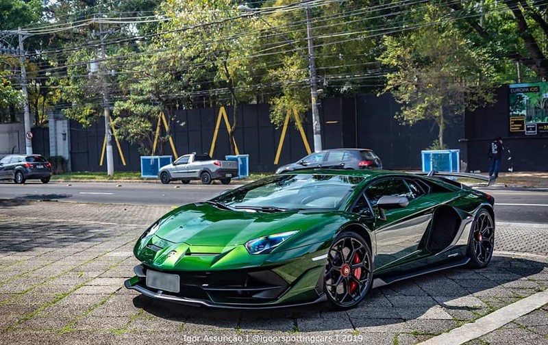 Cận cảnh màu sơn độc trên Lamborghini Aventador SVJ