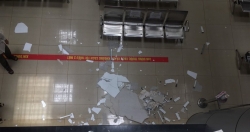 Một phần trần chống nắng của Bệnh viện nghìn tỷ Tây Nguyên bất ngờ bị sập