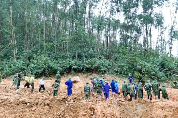 Tìm thấy thi thể đầu tiên trong đoàn cán bộ gặp nạn ở Thủy điện Rào Trăng 3