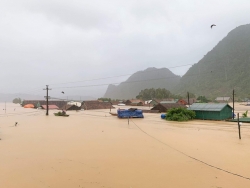 Cả nước hướng về “khúc ruột” miền Trung