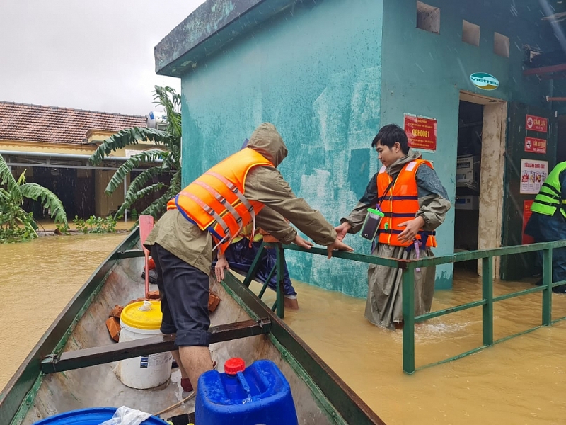 10 tỷ đồng hỗ trợ đồng bào miền Trung từ CBCNV Viettel