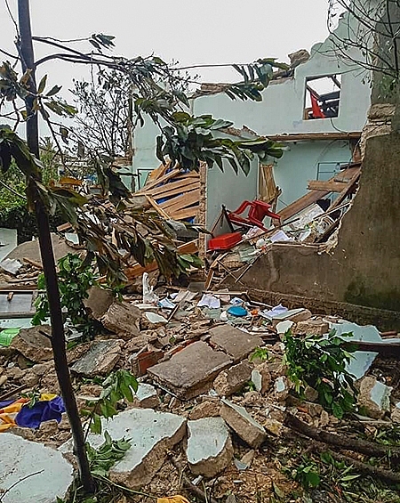 Quảng Ngãi có gần 40.000 nhà dân bị tốc mái, sập do bão số 9
