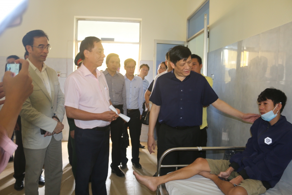 Bộ Y tế cử 7 tổ công tác đến miền Trung, cấp bổ sung 50 cơ số thuốc cho Quảng Nam