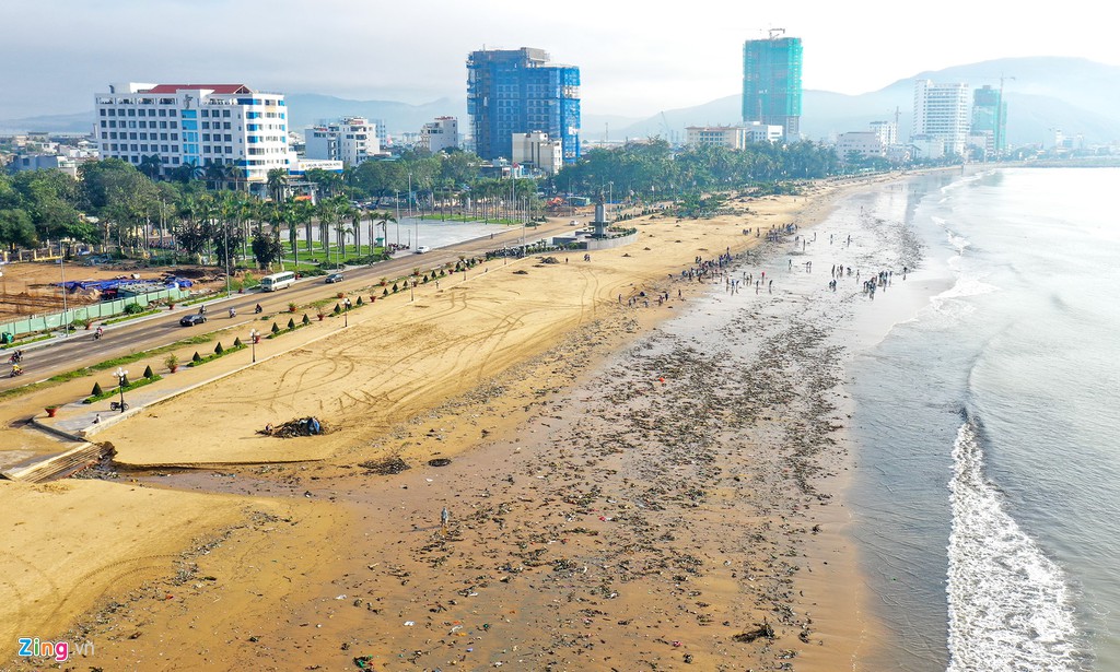 bai bien ngap rac sau bao so 5 o binh dinh