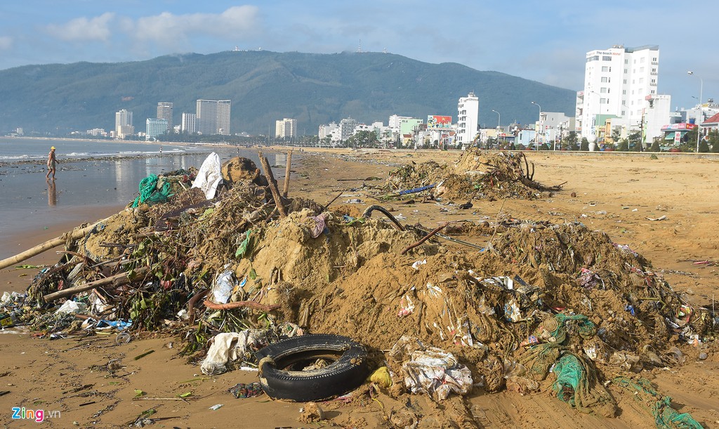 bai bien ngap rac sau bao so 5 o binh dinh