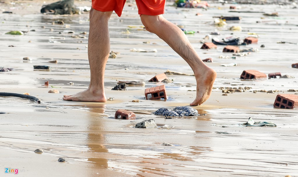 bai bien ngap rac sau bao so 5 o binh dinh