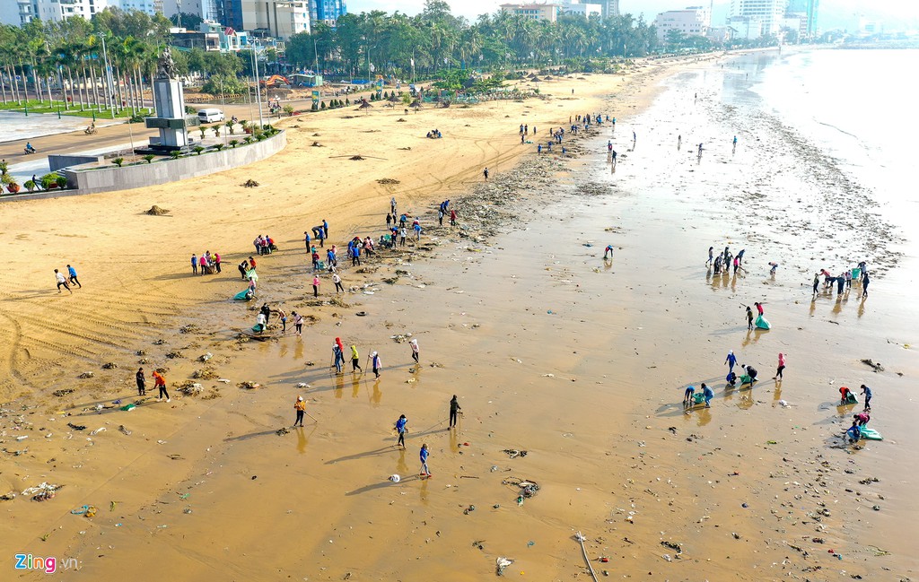 bai bien ngap rac sau bao so 5 o binh dinh