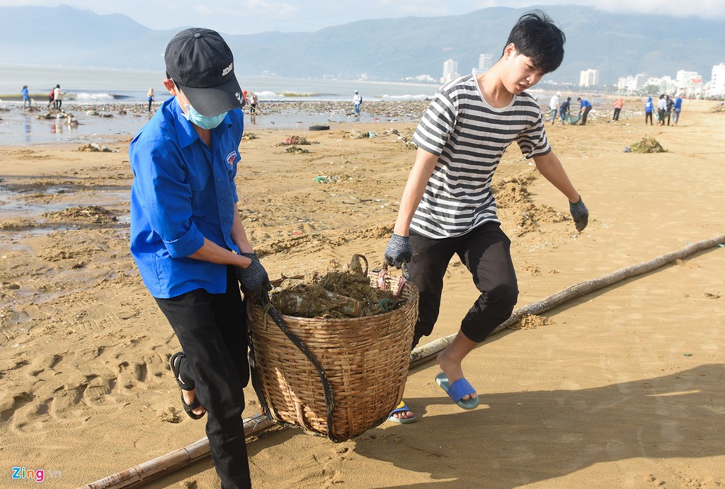 bai bien ngap rac sau bao so 5 o binh dinh