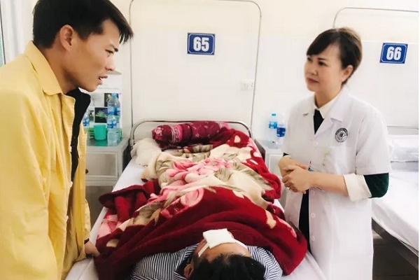 Đốt vàng mã phát nổ, nam thanh niên mù mắt thương tâm